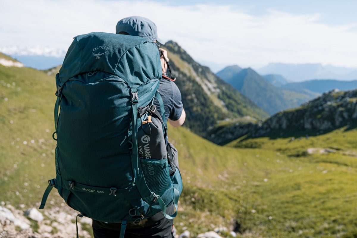 Choosing your hiking backpack: carry everything you need without ending up like a turtle on its back
