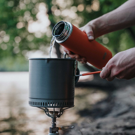 Bottles and thermos flasks