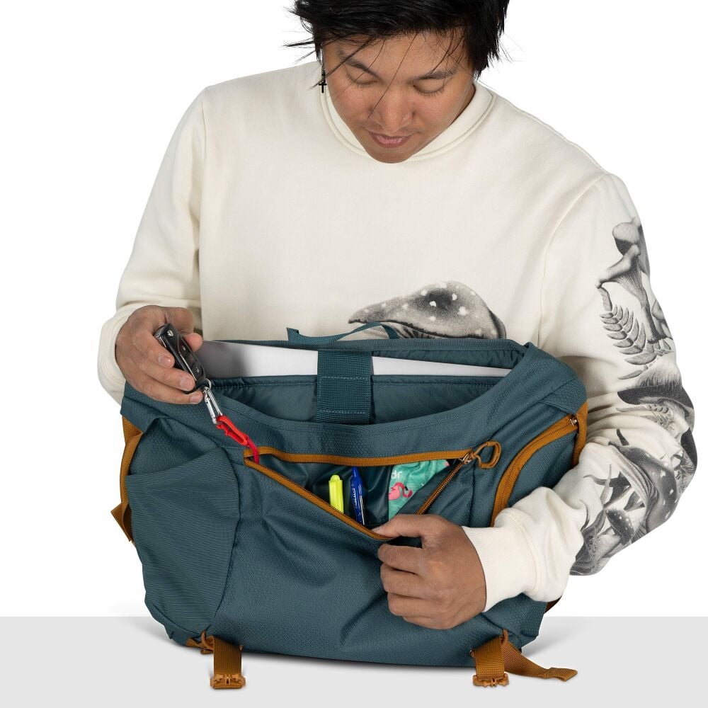 Daylite Messenger 12L Shoulder Bag
